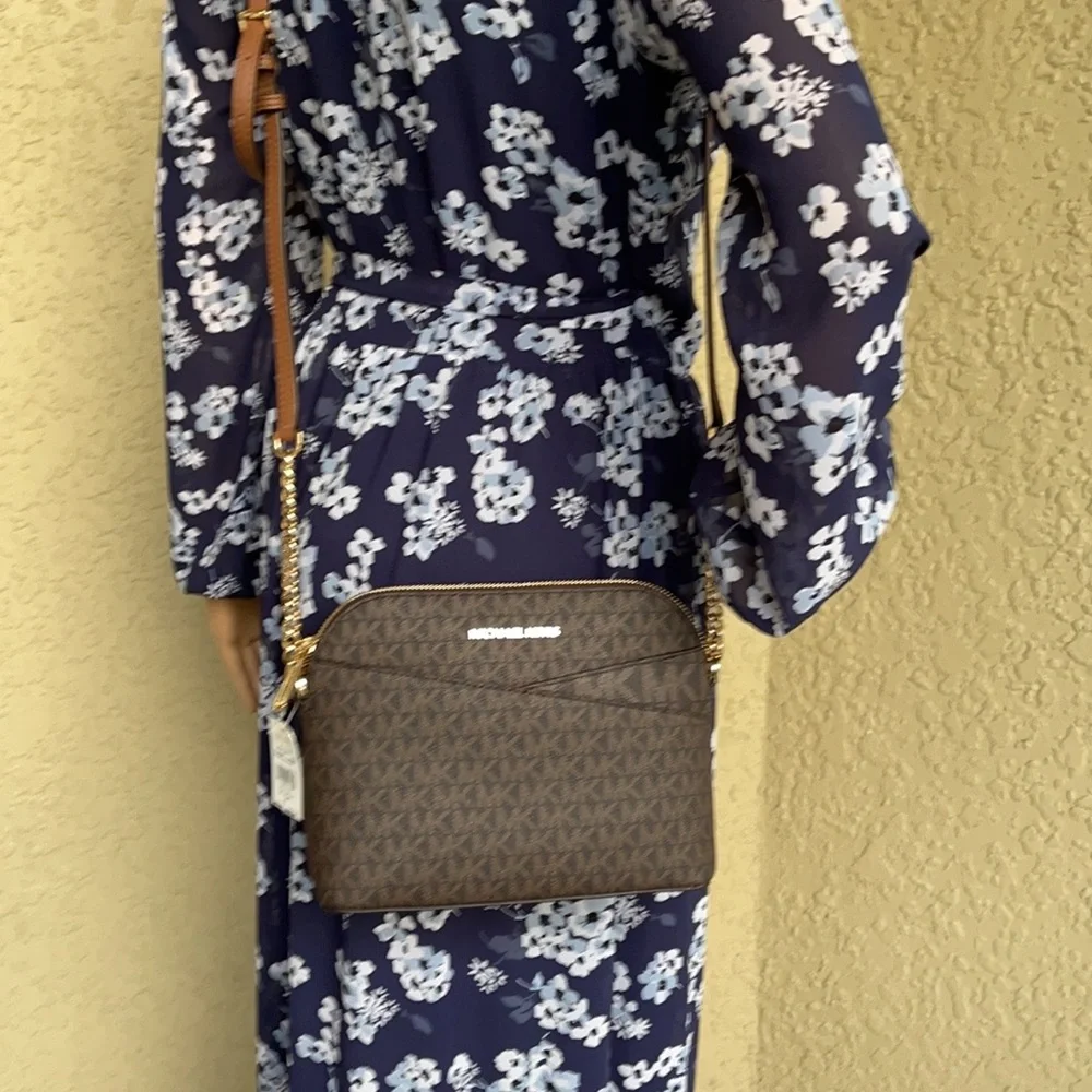 Michael Kors Jet Set Travel Medium Dome Crossbody - Picture 3 of 16